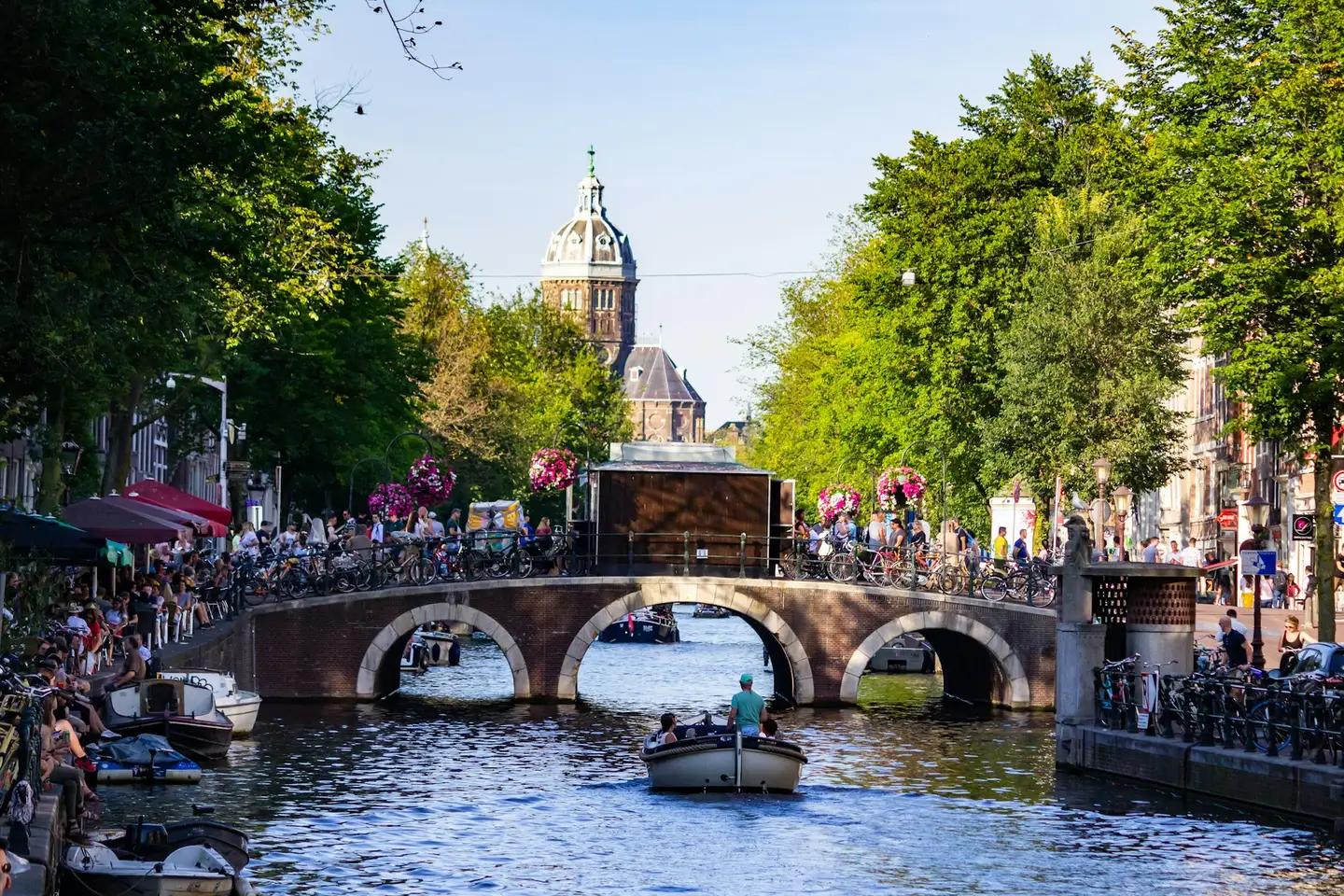 Zelf varen door de Amsterdamse grachten